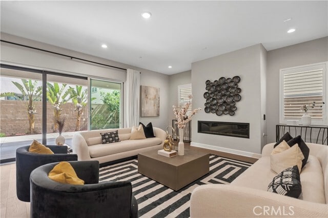 Building Photo - 370 Sawbuck