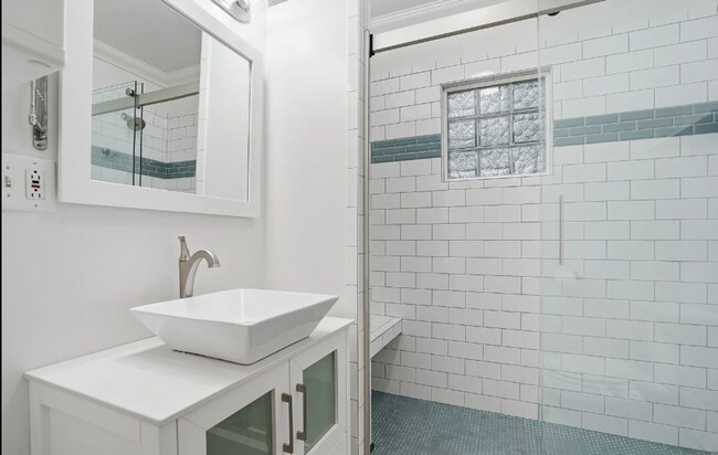 Building Photo - 2 Bed | 1 Bath Near Cherry Street!