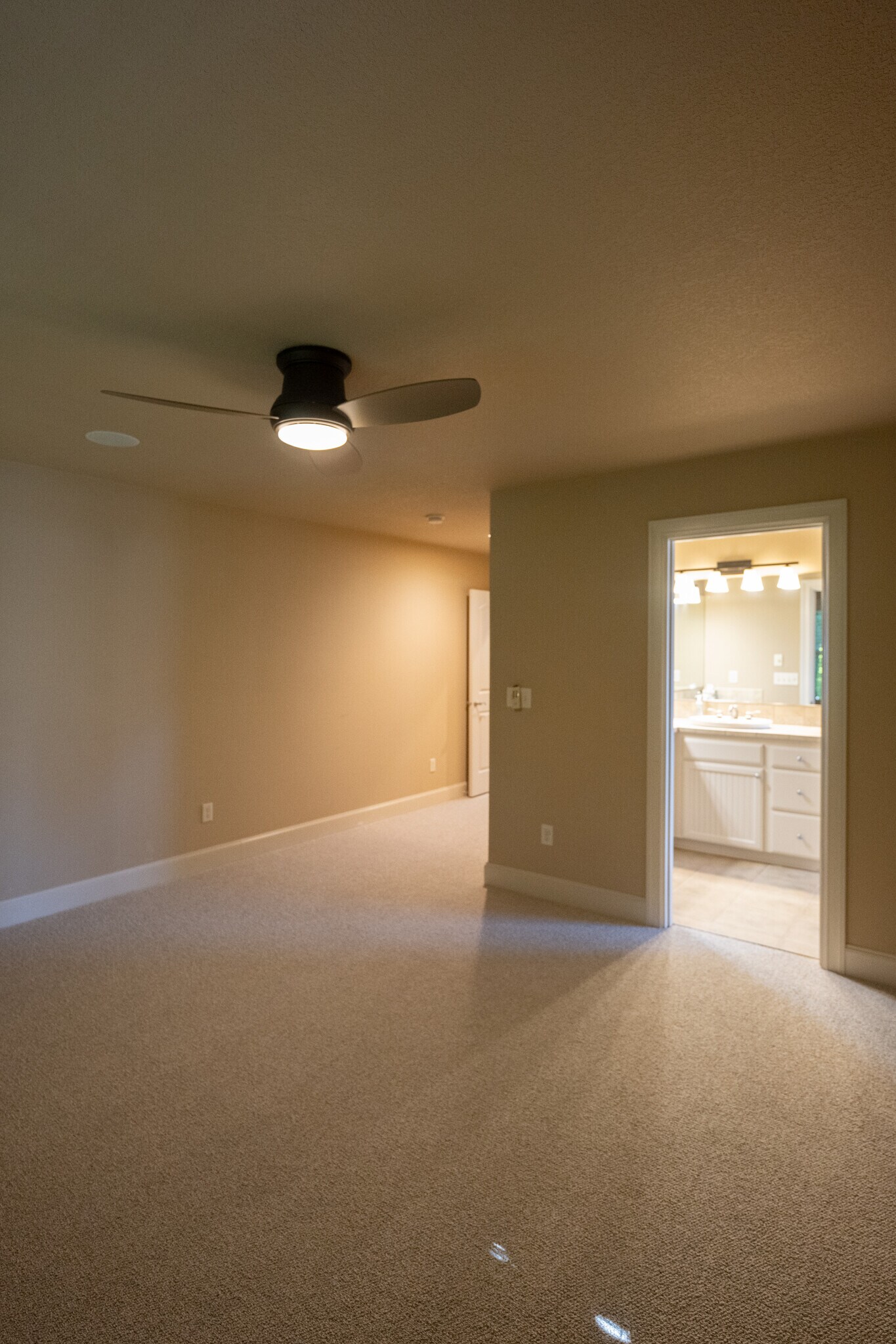 Building Photo - 15550 SW Cynthia Ln