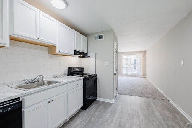 Building Photo - Elite Plus 2 Bedroom Apartments in Atlanta, GA | Fully Renovated 750 Sq Ft Floor Plan at Monteleo...