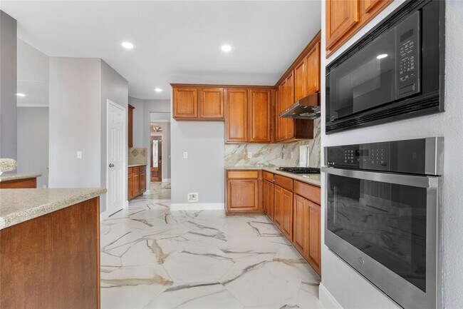 Building Photo - 3011 Grand Lakeview Dr