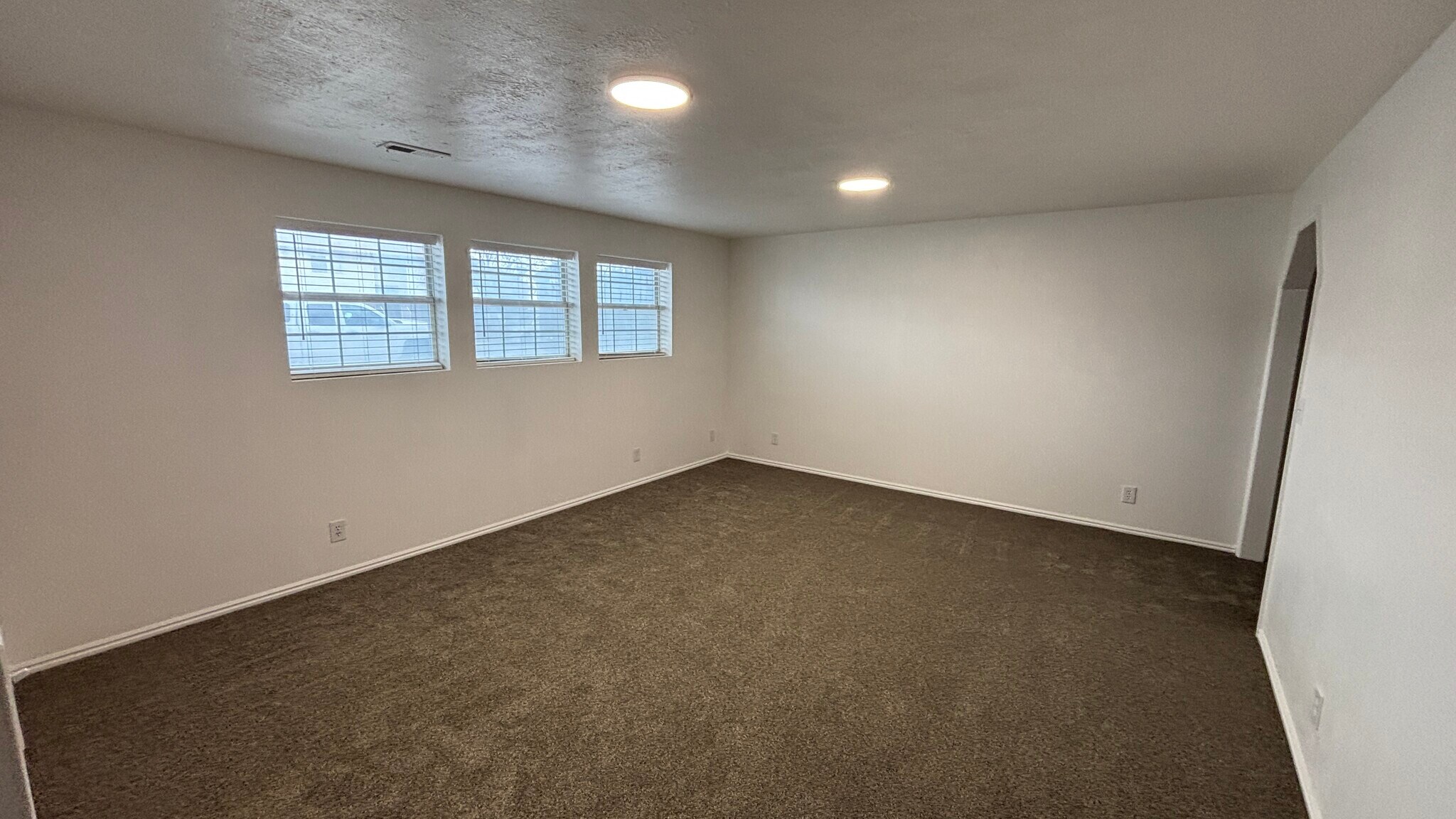 Building Photo - 391 S 1000 W St