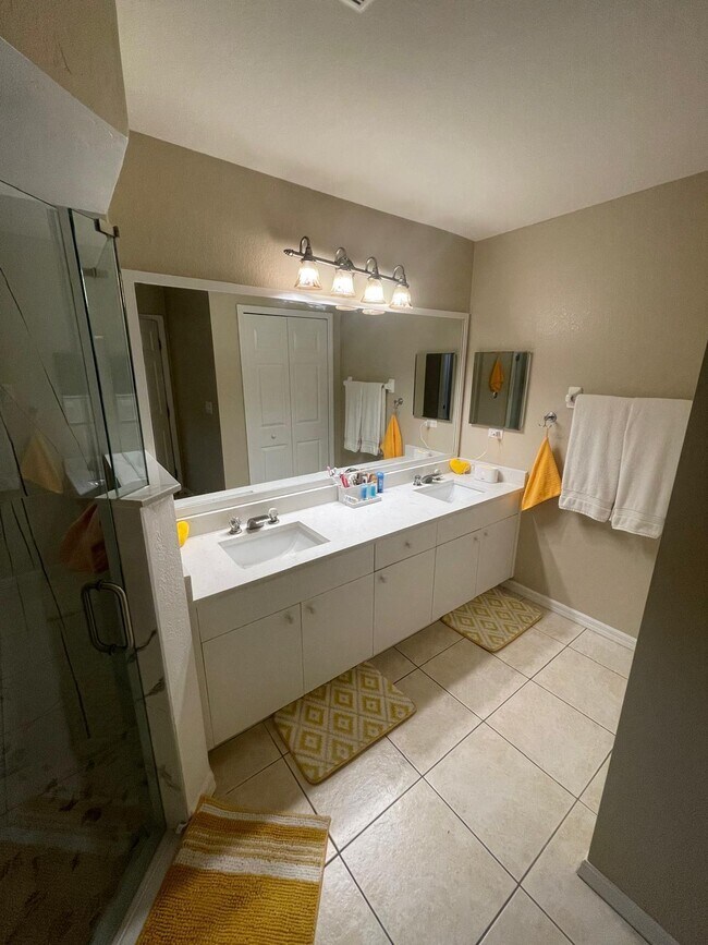 Building Photo - 2043 NW 6th Terrace