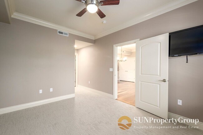 Building Photo - Beautiful Spacious Condo In Desirable Millcreek Area!