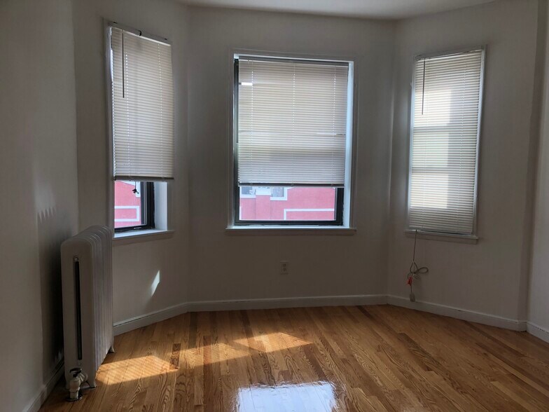 Building Photo - 1706 Commonwealth