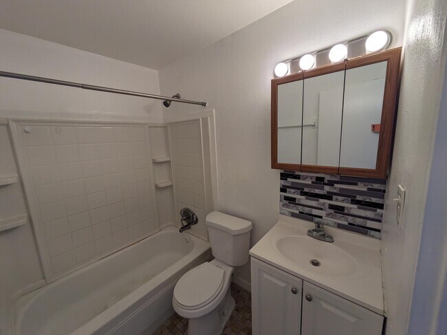 Building Photo - 140 Minna Ln