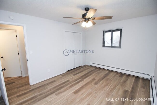 Building Photo - 308 S Lewis Ave