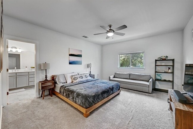 Building Photo - 6800 Menchaca Rd