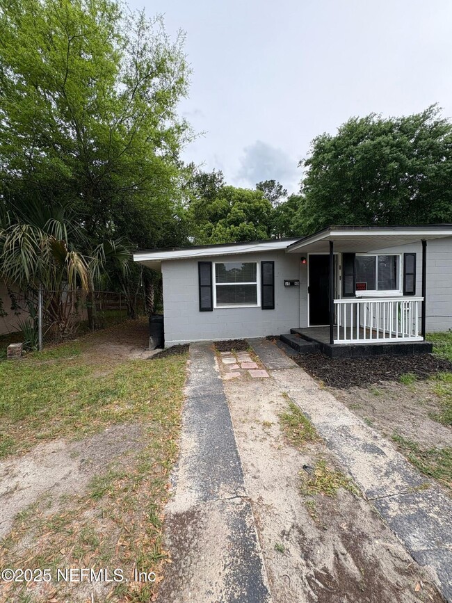 Building Photo - 2540 Spirea St