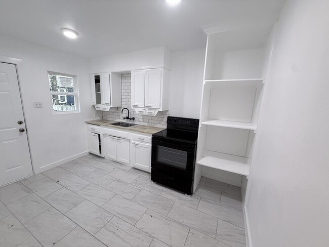 Building Photo - 620 N Walnut St