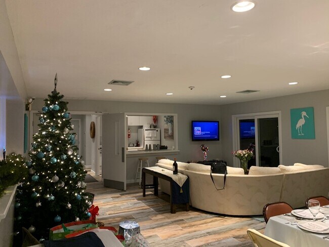 Building Photo - 48 Pointe Rok Dr