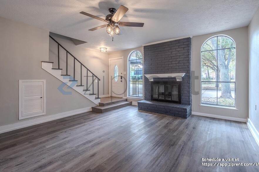 Building Photo - 2052 Lakeside Dr