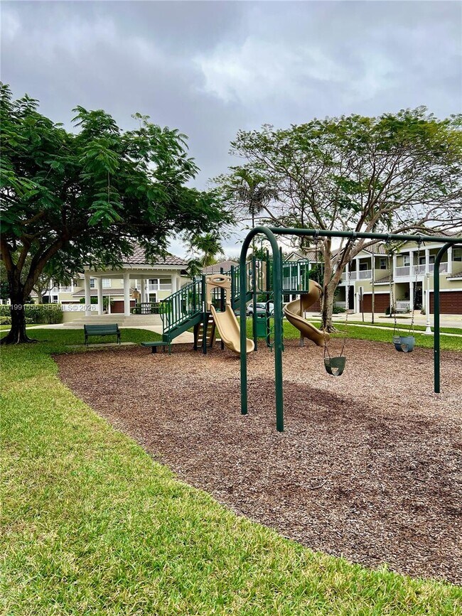 Building Photo - 10560 NW 57th Ct