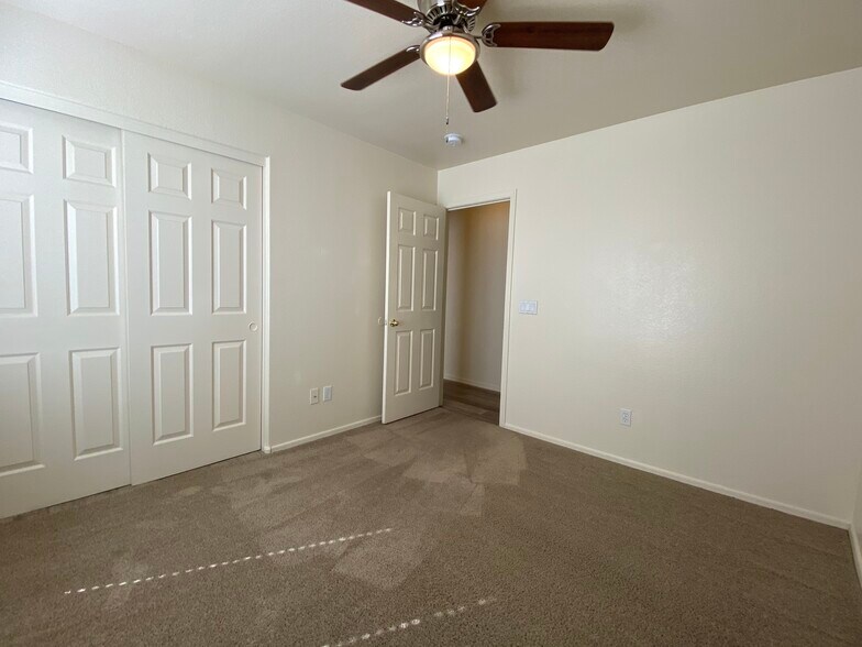 Building Photo - 763 W Canary Way