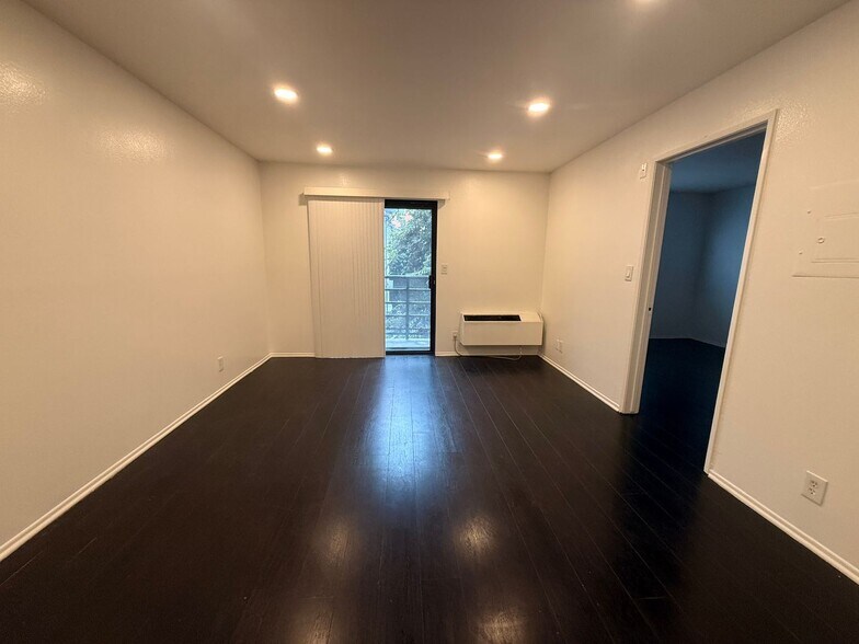 Building Photo - 827 S Wilton Pl