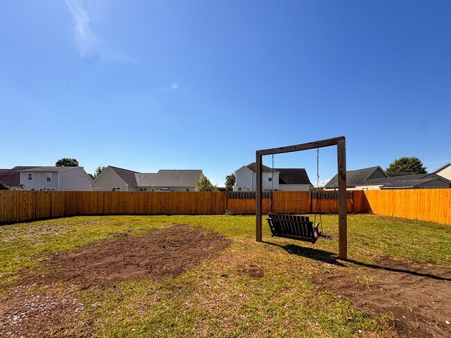 Building Photo - Lovely 4 Bed 2 Bath Home in Hope Mills