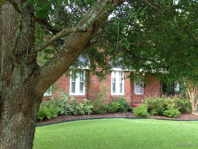 Building Photo - 1458 Watson St