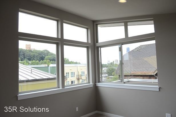 Building Photo - 3 br, 2.5 bath House - 948B Hiawatha Place S
