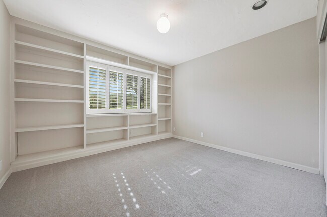 Building Photo - 73895 Saquaro Ct