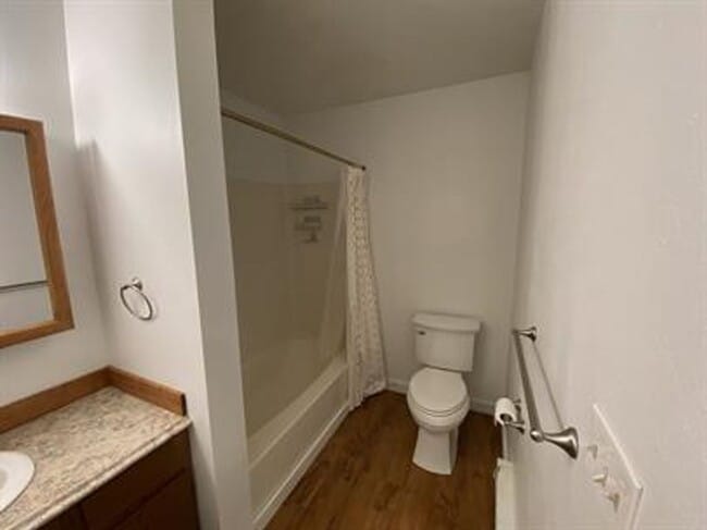 Building Photo - 500 S Circle Dr