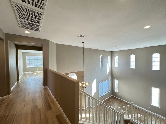 Building Photo - Mountains Edge-Pod 129