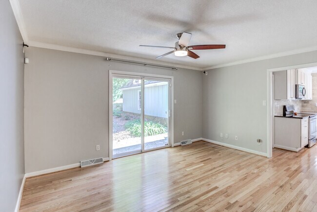 Building Photo - 1023 Pamlico Dr