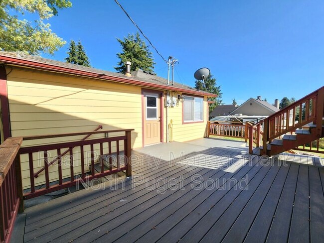 Building Photo - 10914 Willow Rd