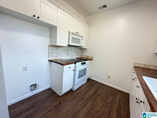 Building Photo - 1458 Amberley Woods Dr