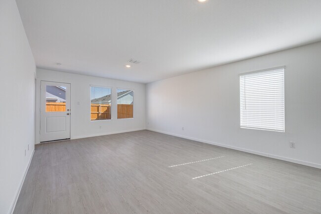 Building Photo - 3925 Pontchartrain Pkwy