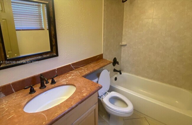 Building Photo - 744 NE 14th Ave