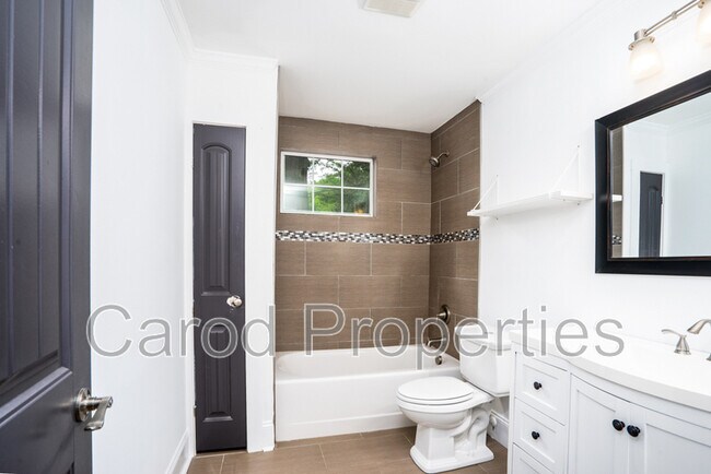 Building Photo - 3338 Eastway Dr