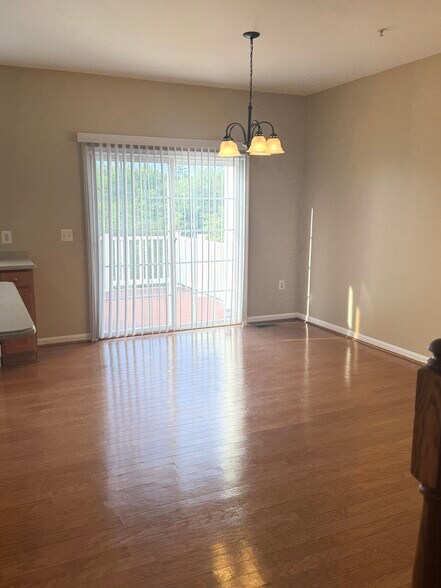 Building Photo - 5522 Hartfield Ave