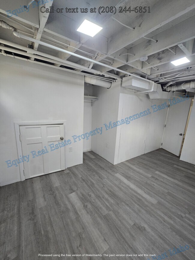 Building Photo - 555 N 13th Ave