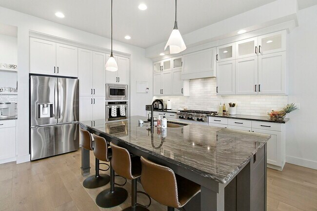 Building Photo - 6777 E Warm Springs Ave