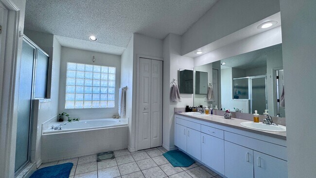 Building Photo - Gated Single Family Home For Rent in West Melbourne