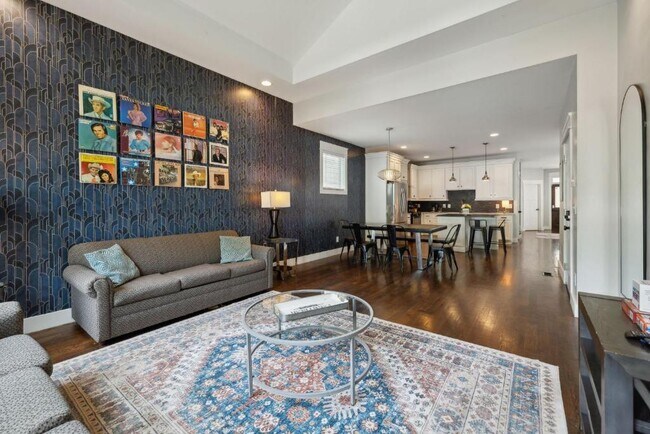 Building Photo - 1405B Stainback Ave