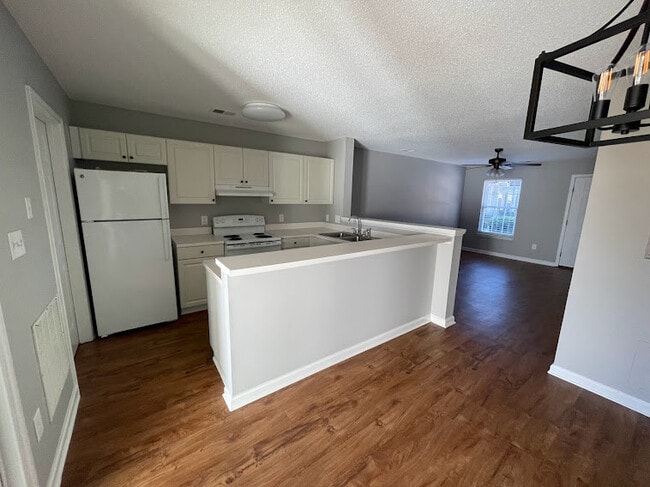 Building Photo - 6718 Bryant St