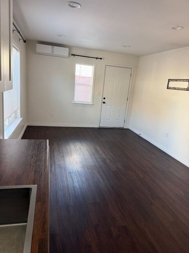 Building Photo - 11432 Hadley St