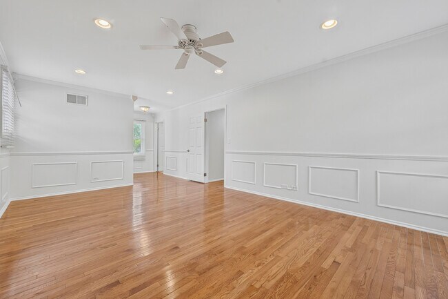Building Photo - 2158 Countryside Cir