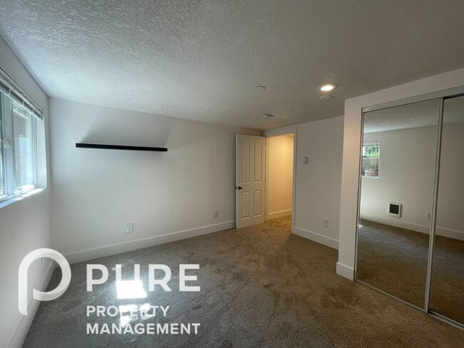 Building Photo - 0637-01PP