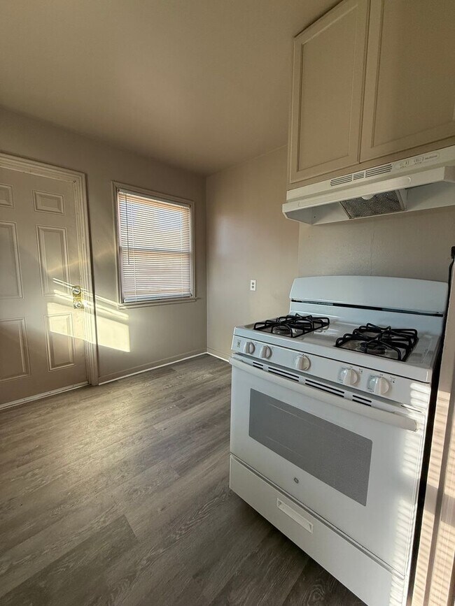 Building Photo - Peralta