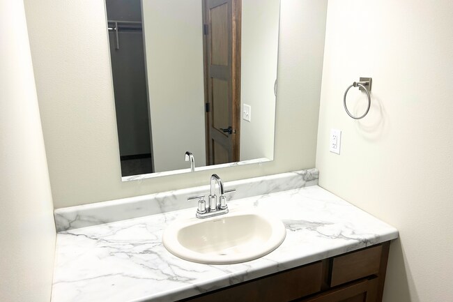 Building Photo - New Ranch Style 2 Bed 2 Bath Townhome