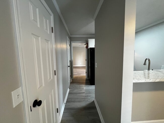 Building Photo - 5850-H Century Oaks Drive (No Pets)