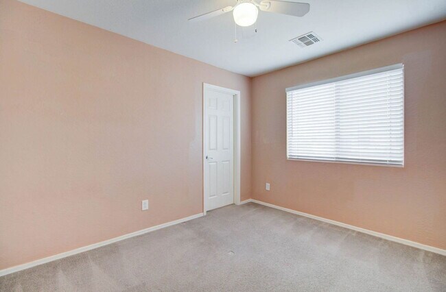 Building Photo - 5659 S 239th Dr