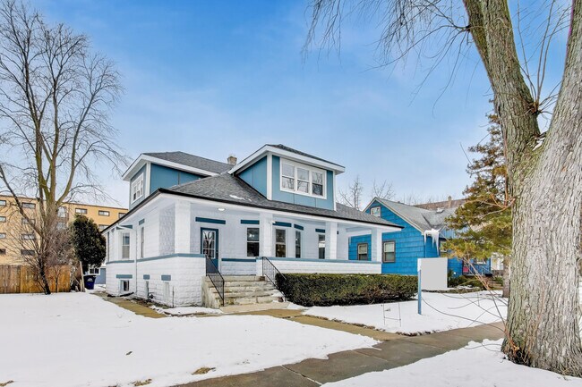 Building Photo - 1638 Oakwood Ave