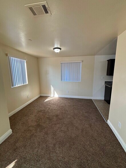 Building Photo - 324 W 77th St