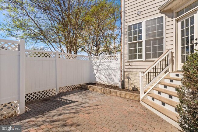 Building Photo - 42465 Regal Wood Dr