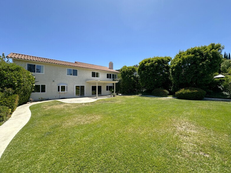 Building Photo - 26543 Academy Dr