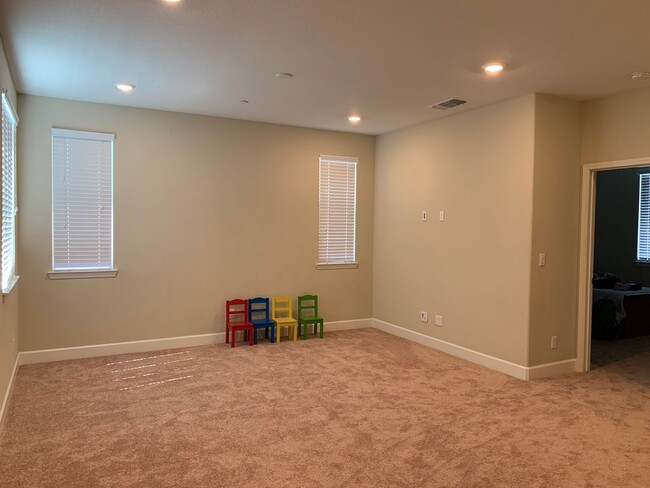 Building Photo - Newer "Next Gen" Home in Springlake/Woodla...