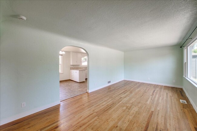 Building Photo - Boise Bench Bliss – Location, Style, and S...